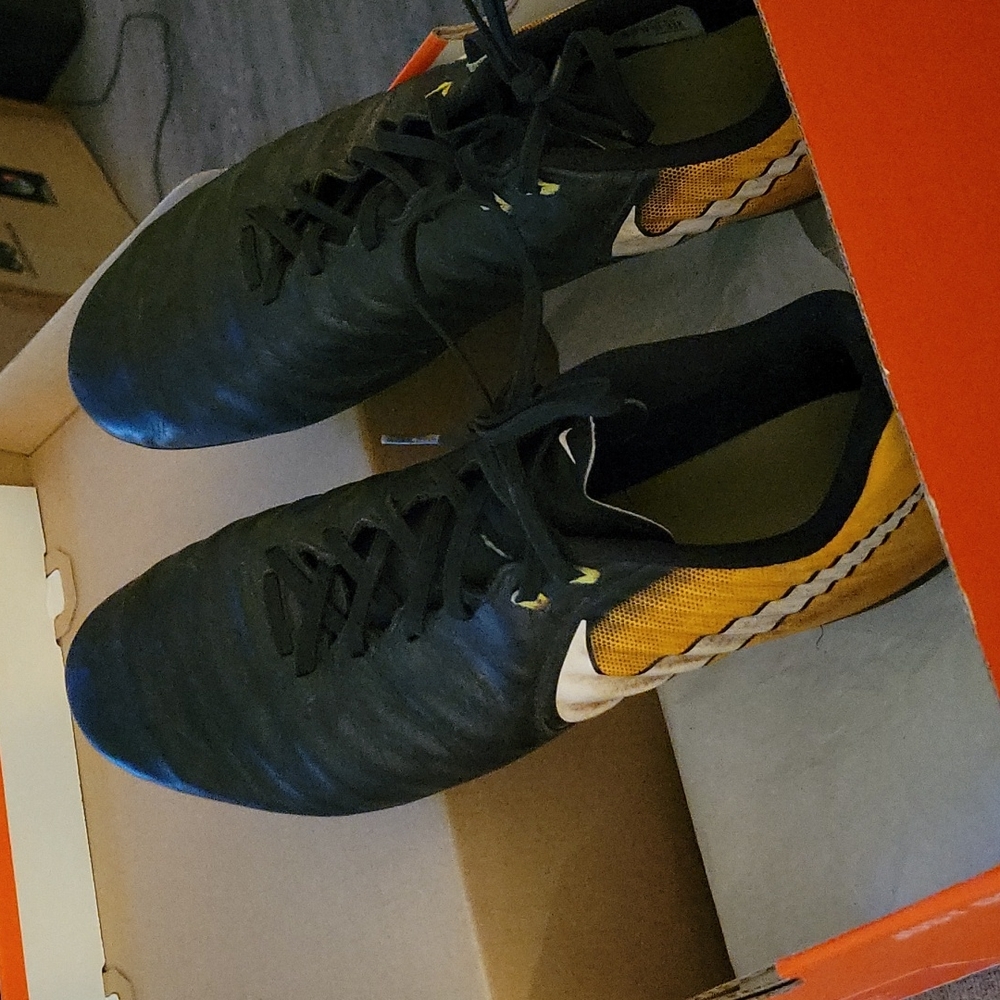 Mens soccer cleats
